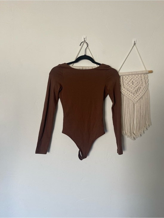 Aritzia Tops - Aritzia Babaton Long Sleeve Bodysuit